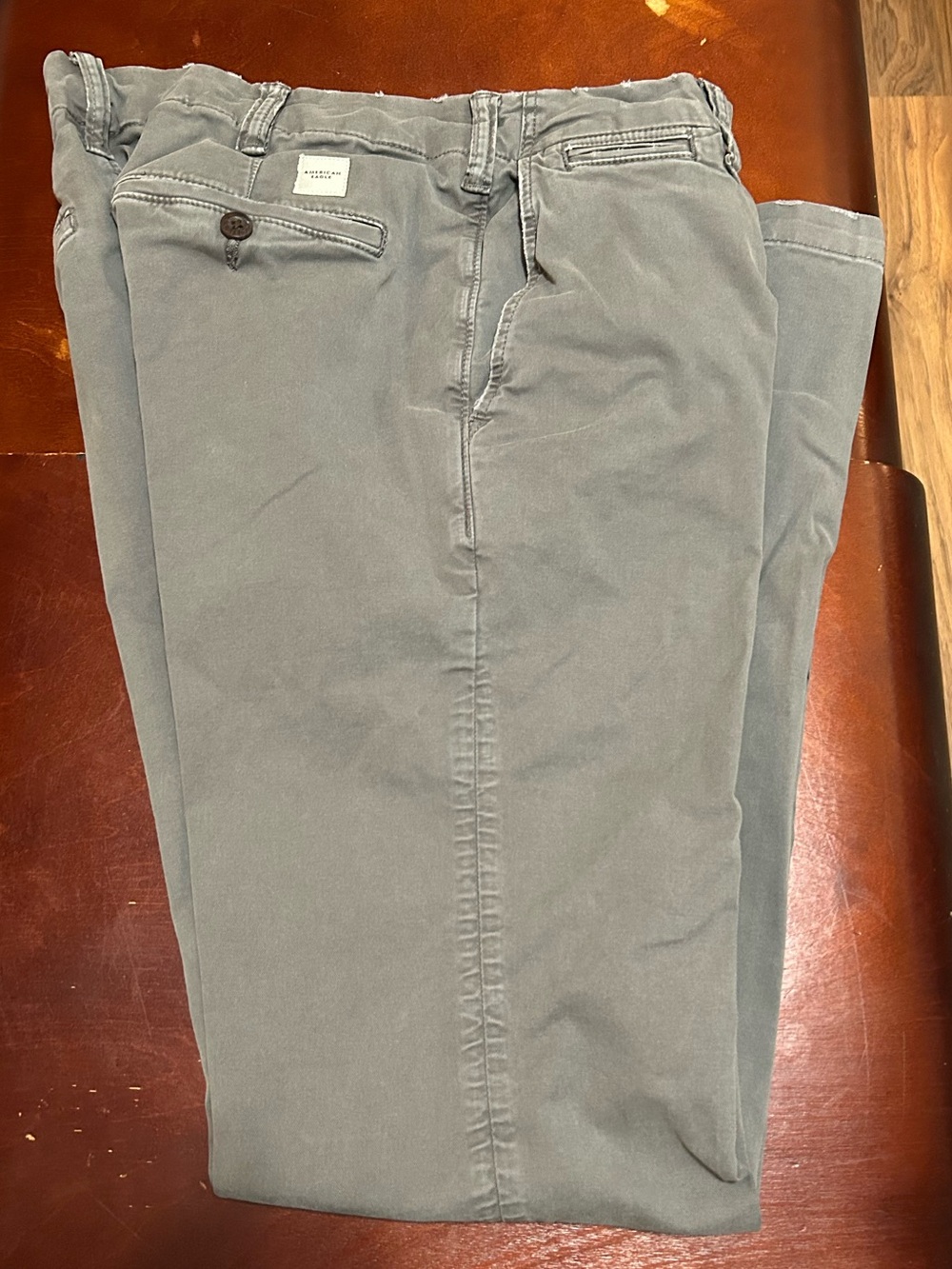 AE 🦅 Original Straight gray chinos. Sz 30/34